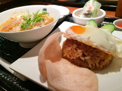 GREEN PAPAYA（グリーン パパイヤ）丸の内店でアジアンランチ ナシゴレンとトムヤムクンフォーセット