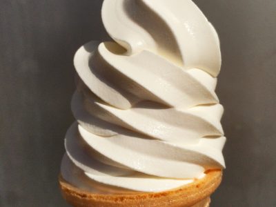 横浜大飯店さんの行列ができる杏仁ソフトクリーム／ 横浜中華街