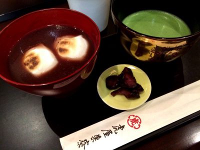 横浜 馬車道 紅茶専門店「サモアール」でほうれん草オムライス