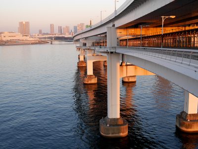 夕日に照らされるレインボーブリッジを散策 東京