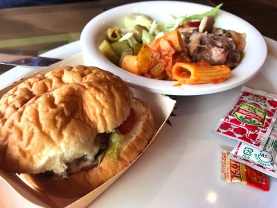 ランチ2 ハンバーガー、スイカ、メロン、フルーツ／MSCスプレンディダで行く台湾・沖縄 クルーズ旅！#11