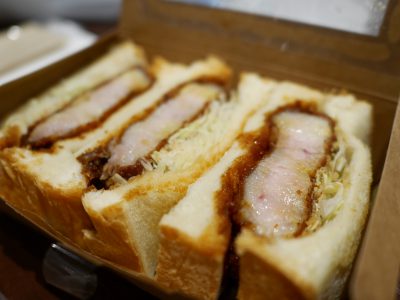 フラノマルシェで絶品ハンバーガーと厚切りロースカツサンド／北海道 富良野