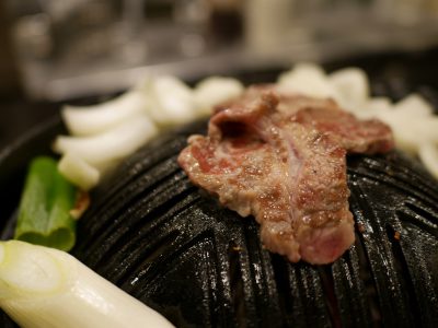 「ひげのうし」で美味しいジンギスカンを味わう／北海道札幌