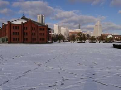 雪まみれの横浜赤レンガ倉庫