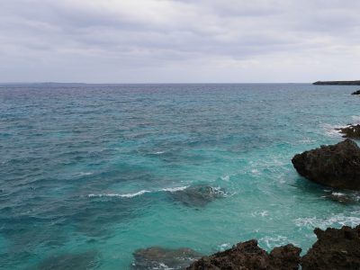 沖縄 久高島 レンタサイクルでめぐる“神の島”