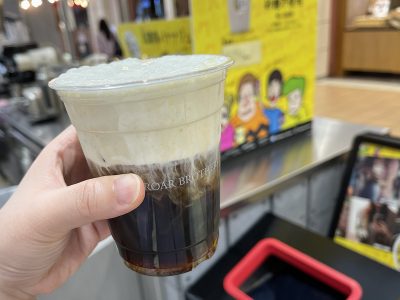 横浜ワールドポーターズのROAR BROTHERS（ロアーブラザーズ）でアインシュペナー飲んだよ