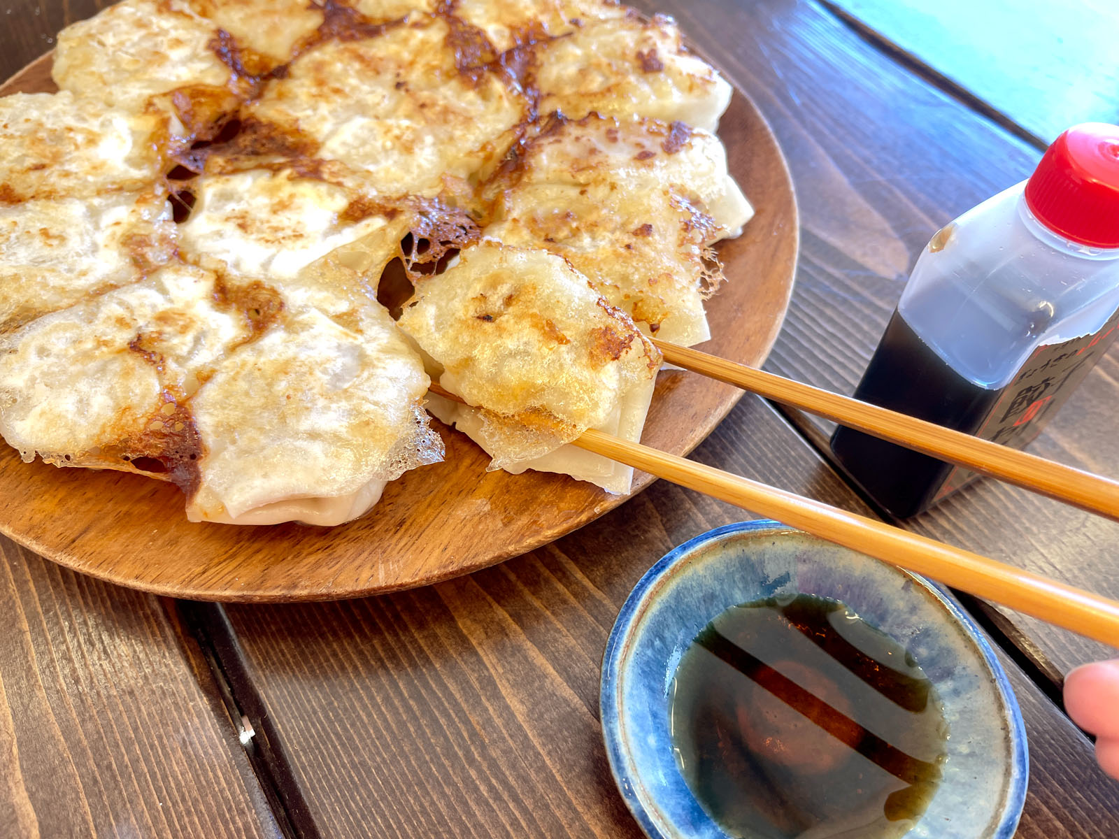 ふるさと納税で福岡県福津市の山八さん"まるごとえび餃子＆自家製ラー油"をいただきました！