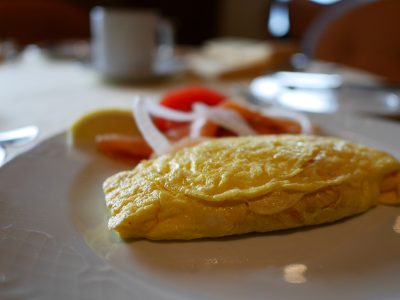 朝ごはん食べたよ フルーツ盛り、クロワッサン、オムレツ／MSCスプレンディダで行く台湾・沖縄 クルーズ旅！#30