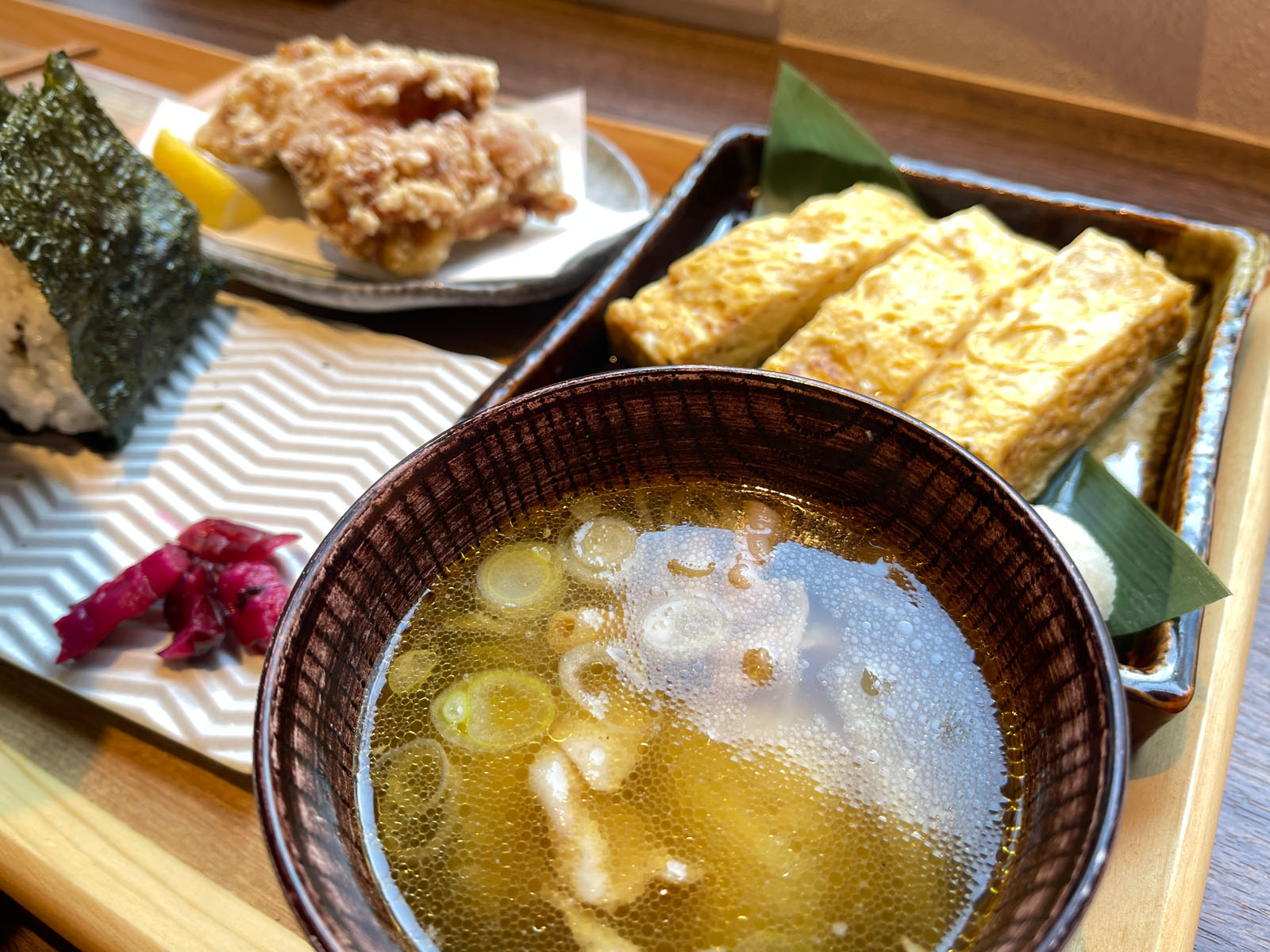 おにぎり屋 "新緑"さんでおにぎりセット(唐揚げ・豚汁・だし巻き卵)を食べたよ！／横浜 石川町