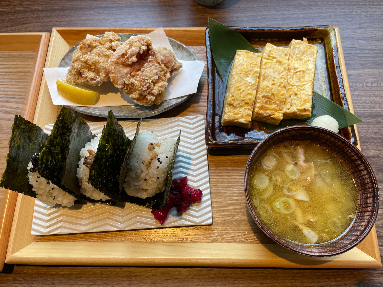 おにぎり屋 "新緑"さんでおにぎりセット(唐揚げ・豚汁・だし巻き卵)を食べたよ！／横浜 石川町