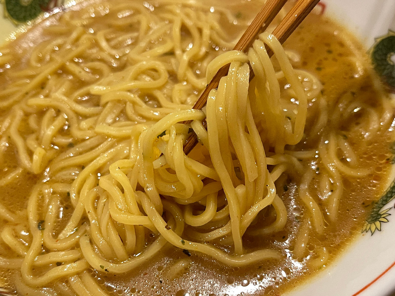 冷凍したカレーラーメン食べ比べ！ まずは「苫小牧カレーラーメン」を食べてみる！