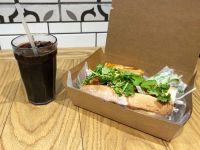 THE CITY BAKERY(ザシティベーカリー) みなとみらい店で”野菜とフムスのピタサンド”食べた！／神奈川県横浜市