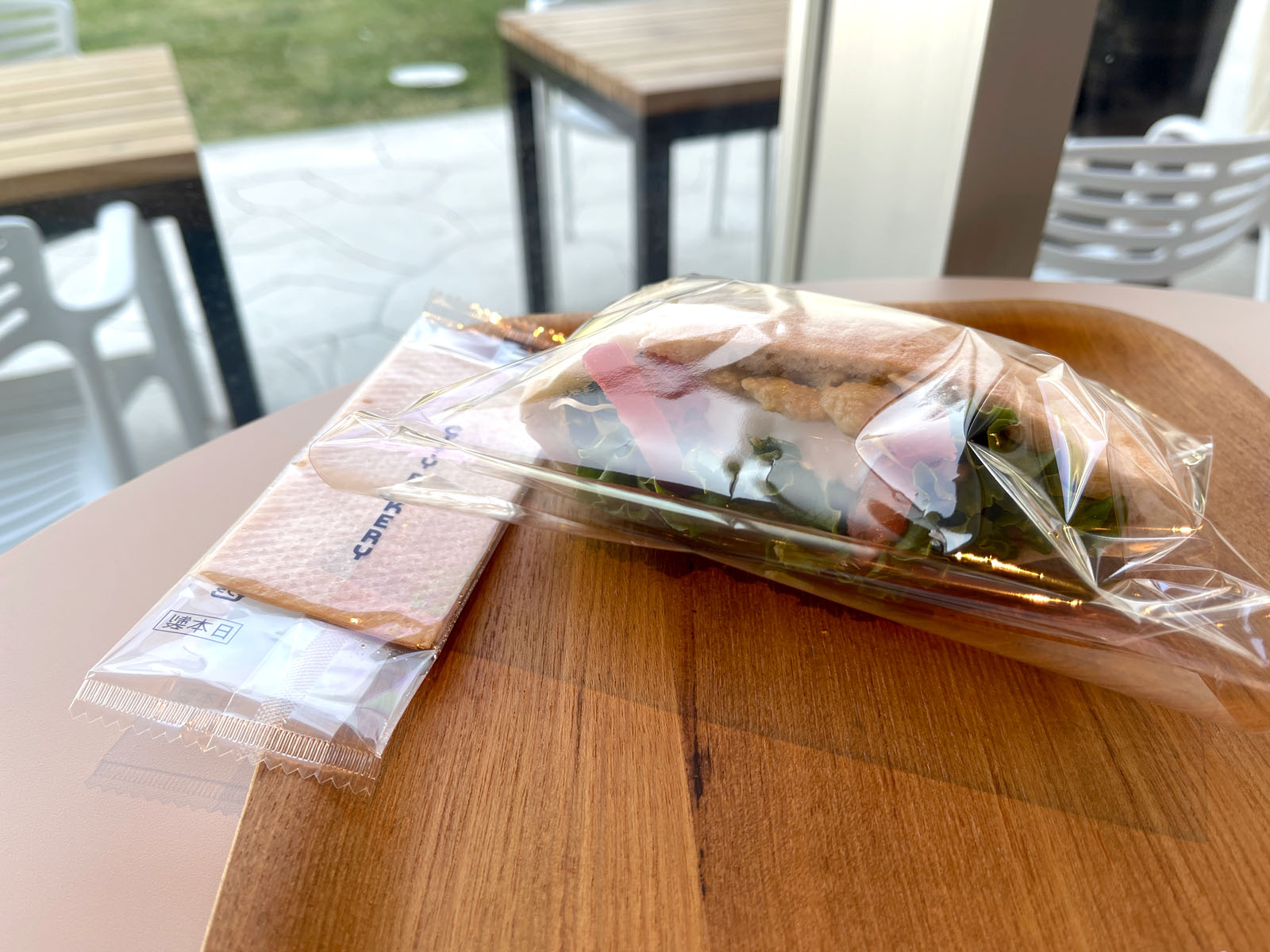 THE CITY BAKERY(ザシティベーカリー) みなとみらい店で"野菜とフムスのピタサンド"食べた！／神奈川県横浜市