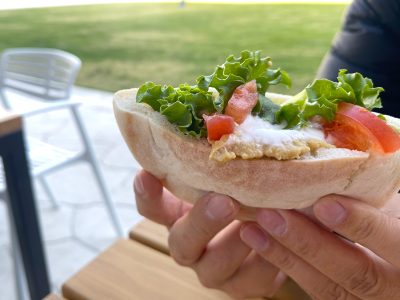 THE CITY BAKERY(ザシティベーカリー) みなとみらい店で”野菜とフムスのピタサンド”食べた！／神奈川県横浜市