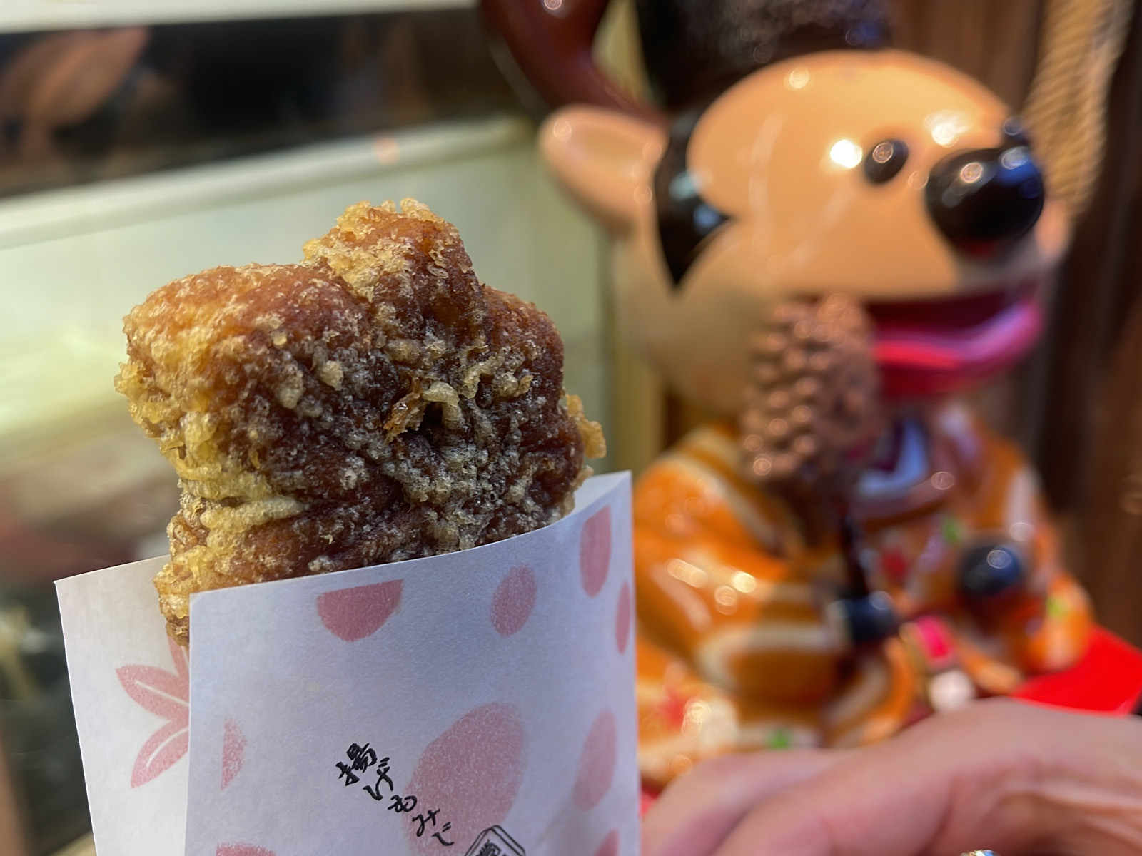 宮島の"紅葉堂"で、揚げもみじ饅頭のこしあん味を食べたよ／広島県宮島