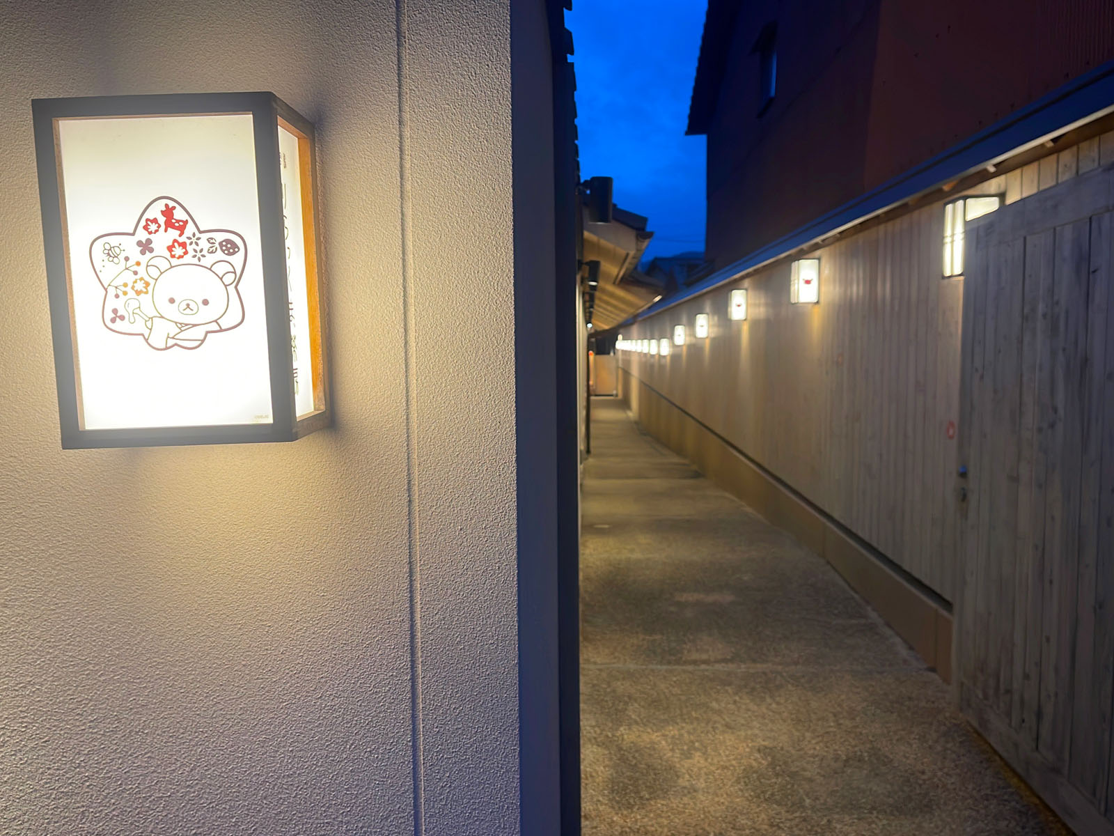 干潮の厳島神社 大鳥居を見るため、夕暮れの宮島をプラプラしてみたよ！／広島県廿日市