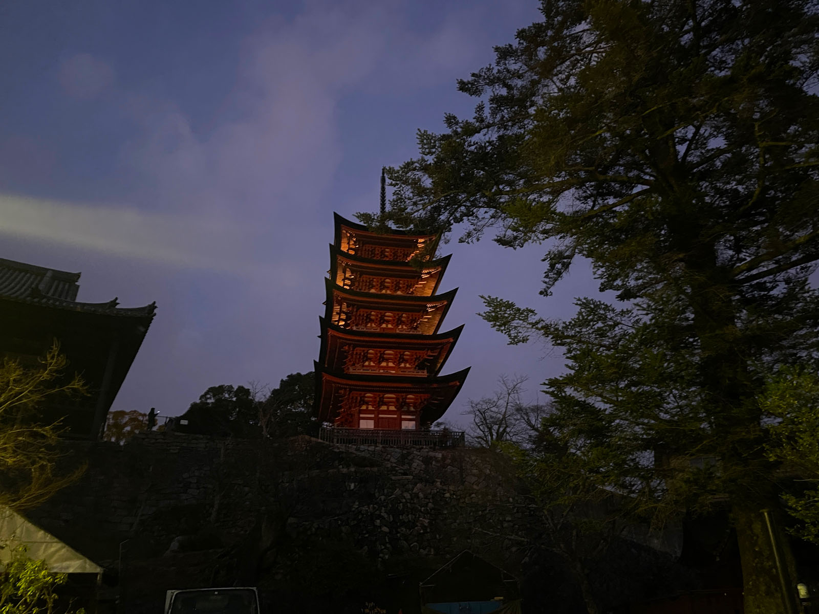 干潮の厳島神社 大鳥居を見るため、夕暮れの宮島をプラプラしてみたよ！／広島県廿日市