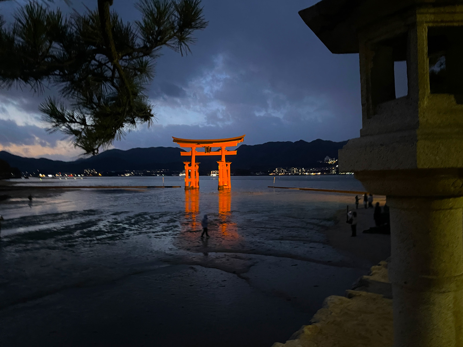 干潮の厳島神社 大鳥居を見るため、夕暮れの宮島をプラプラしてみたよ！／広島県廿日市