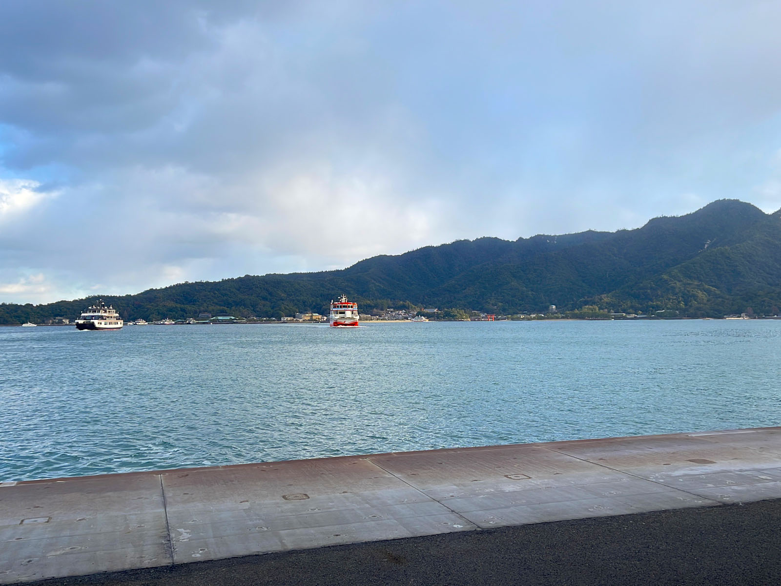 JR西日本宮島フェリーで安芸の宮島に渡ってみたよ！／広島県廿日市