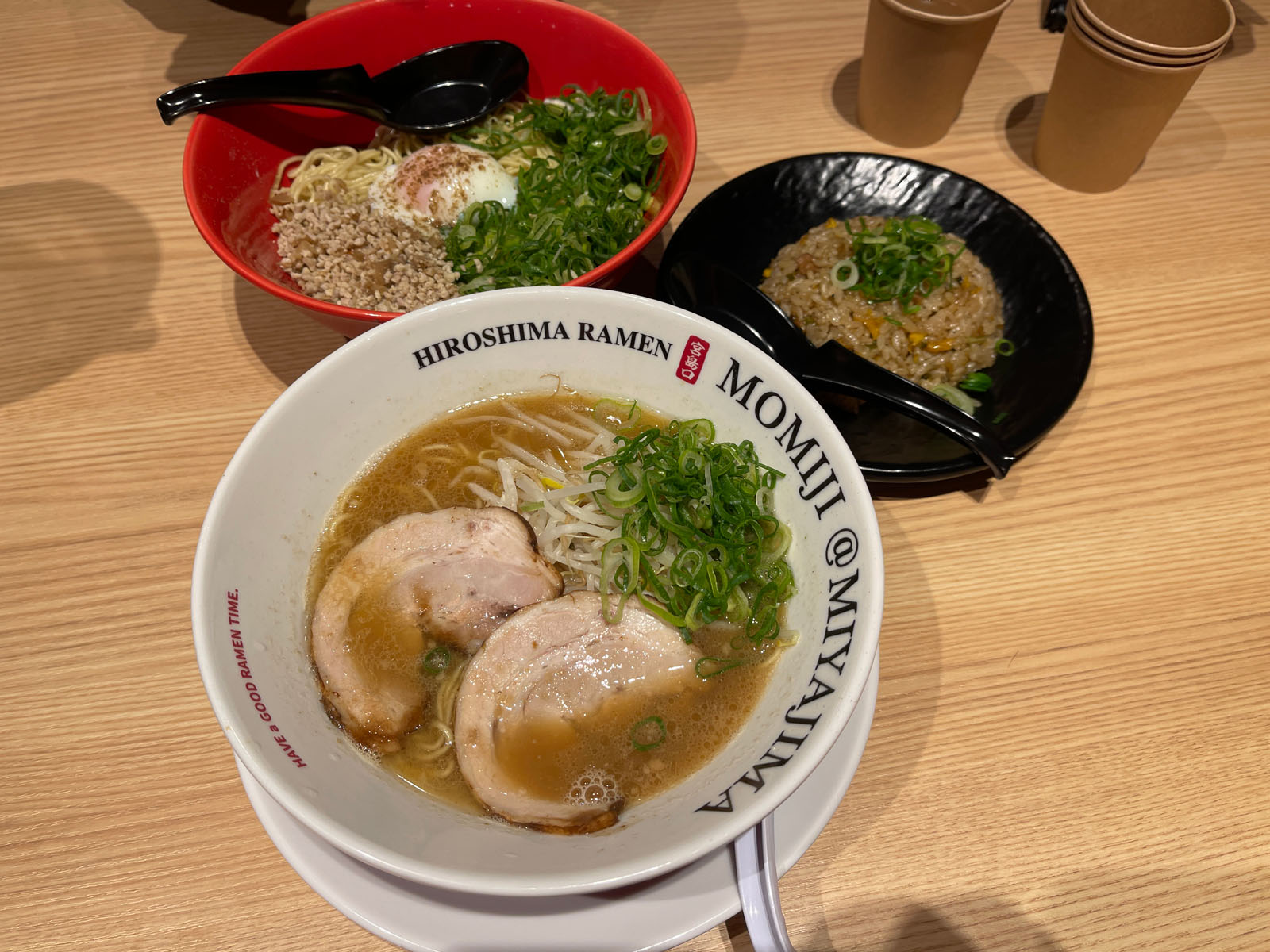 宮島口etto内の「広島ラーメン椛(もみじ)」で広島らーめんと汁なし担々麺を食べた！／広島県廿日市