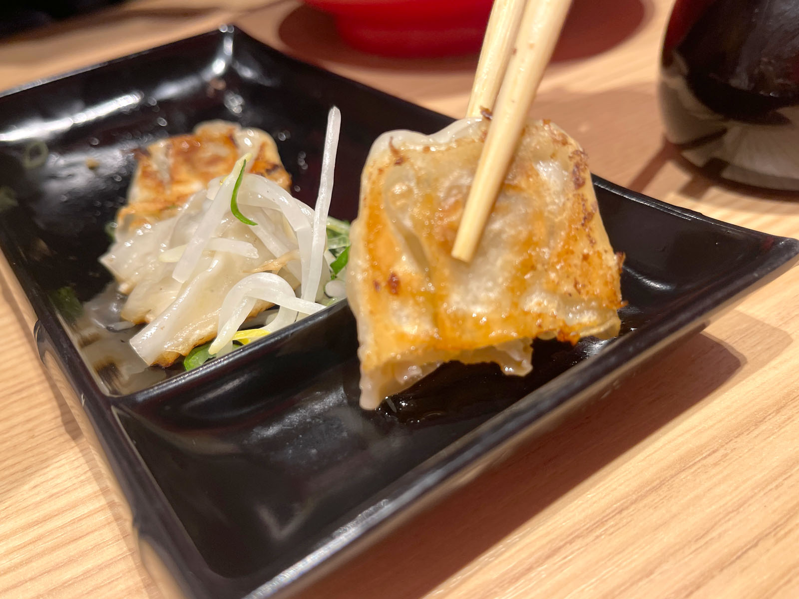 宮島口etto内の「広島ラーメン椛(もみじ)」で広島らーめんと汁なし担々麺を食べた！／広島県廿日市