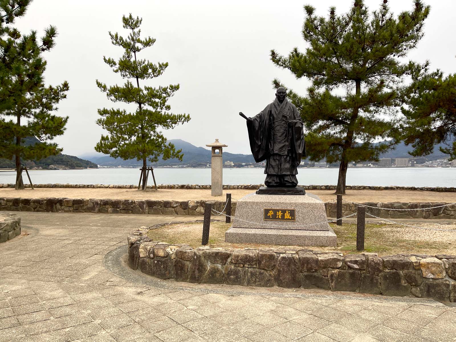 宮島にある国宝・世界遺産 厳島神社の大鳥居の近くまで行ってみたよ！／広島県廿日市