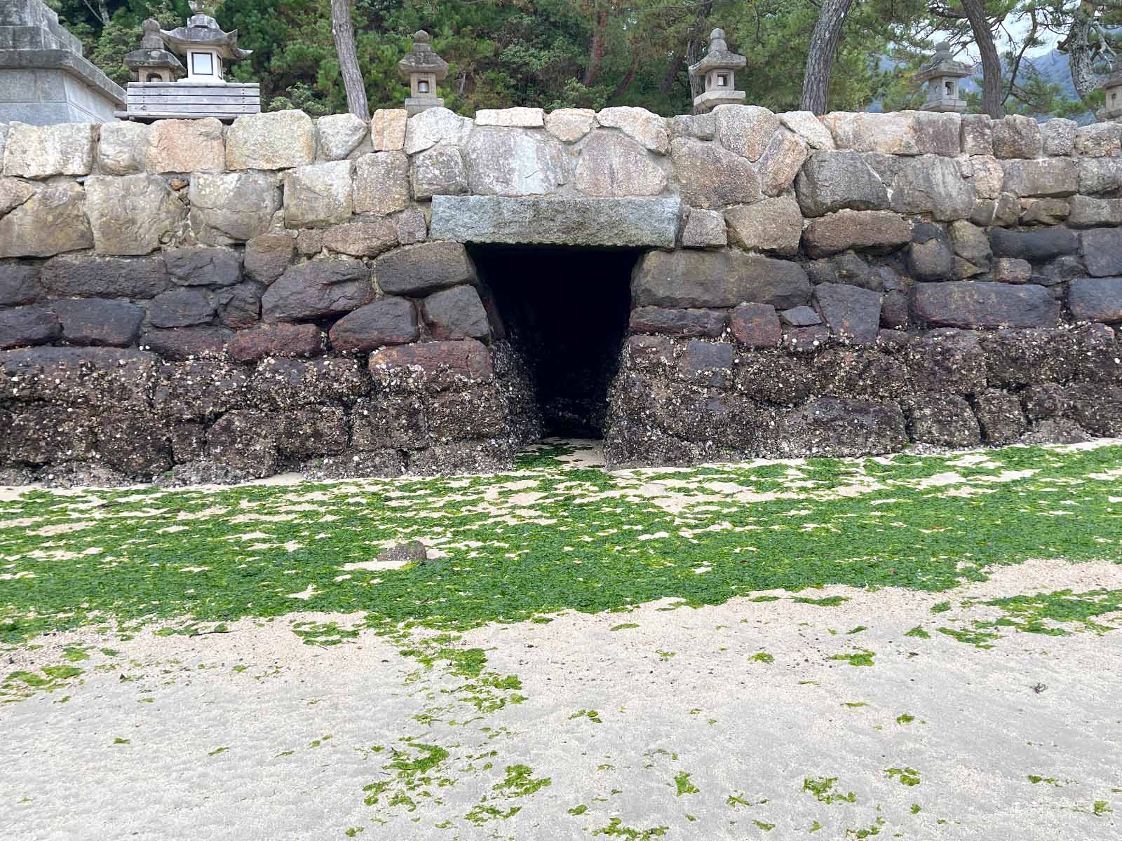 宮島にある国宝・世界遺産 厳島神社の大鳥居の近くまで行ってみたよ！／広島県廿日市