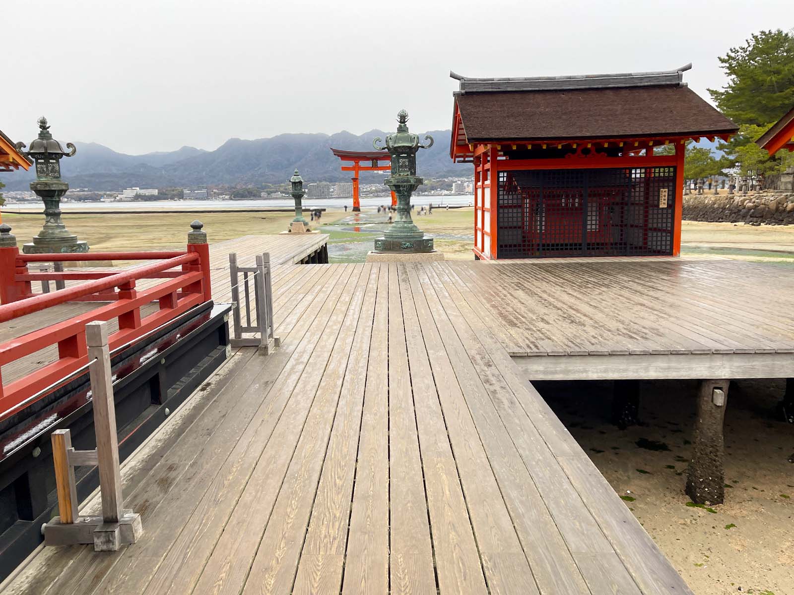 宮島にある国宝・世界遺産 厳島神社の大鳥居の近くまで行ってみたよ！／広島県廿日市