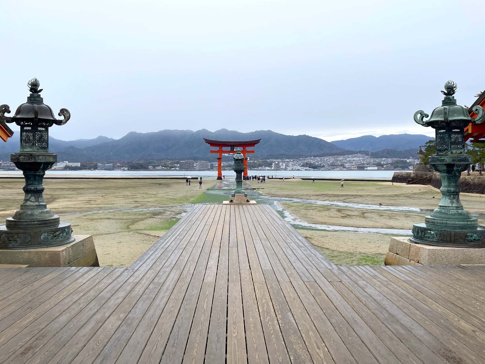 宮島にある国宝・世界遺産 厳島神社の大鳥居の近くまで行ってみたよ！／広島県廿日市