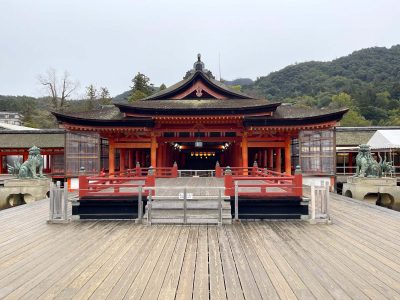 宮島にある国宝・世界遺産 厳島神社の大鳥居の近くまで行ってみたよ！／広島県廿日市