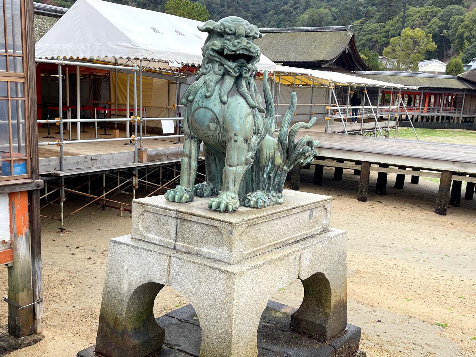 宮島にある国宝・世界遺産 厳島神社の大鳥居の近くまで行ってみたよ！／広島県廿日市