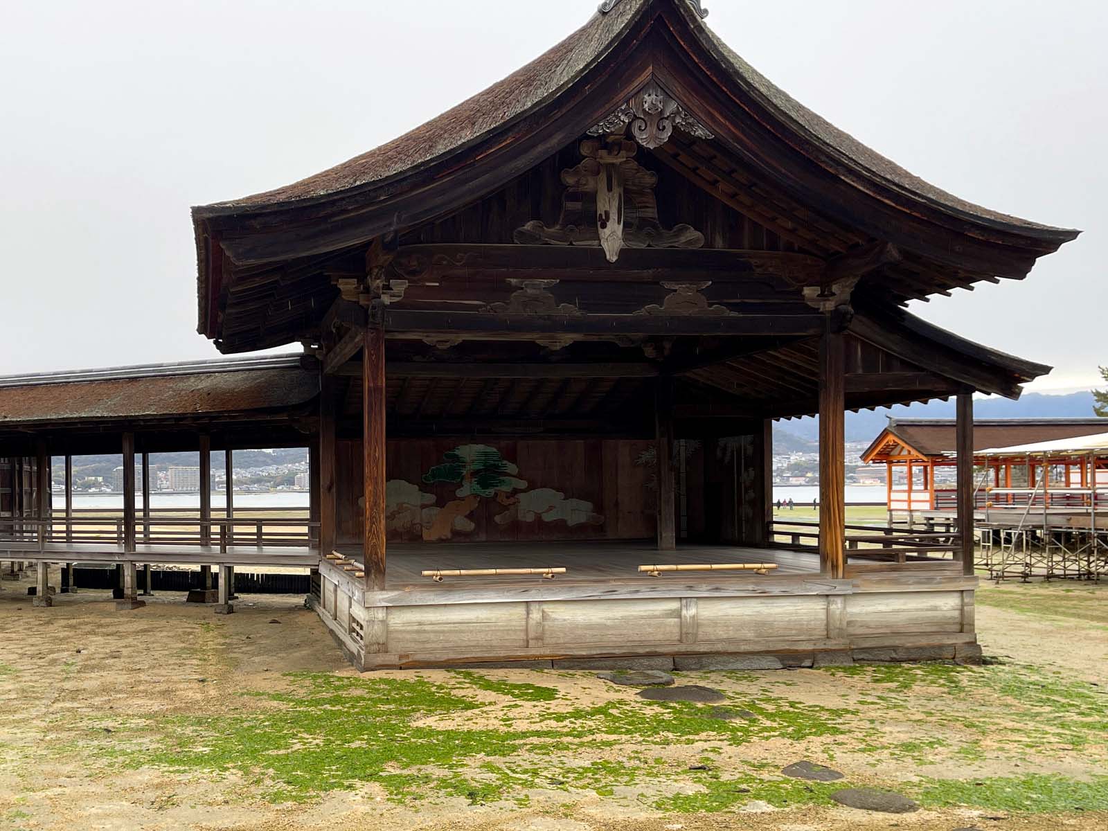 宮島にある国宝・世界遺産 厳島神社の大鳥居の近くまで行ってみたよ！／広島県廿日市