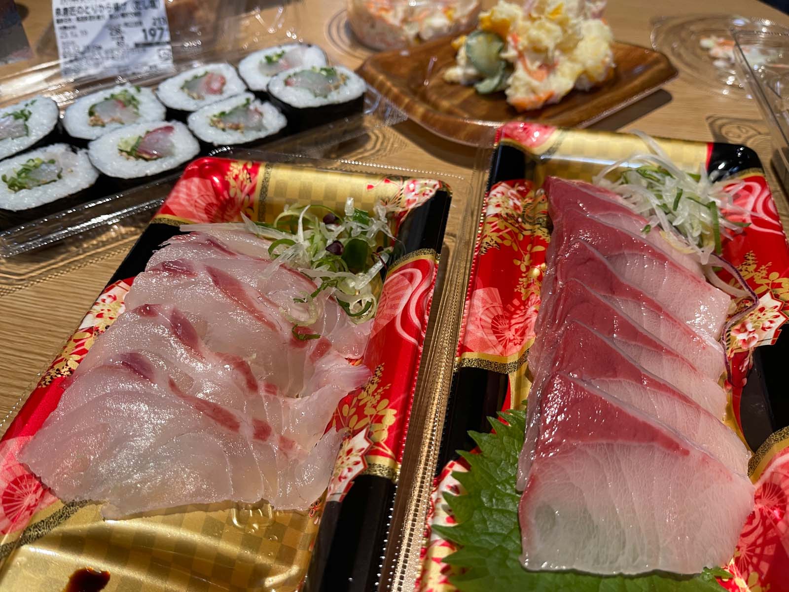 ゆめタウンのスーパーで伊予美鯛しそごま巻とすだちぶり造りを食べた！／広島県廿日市