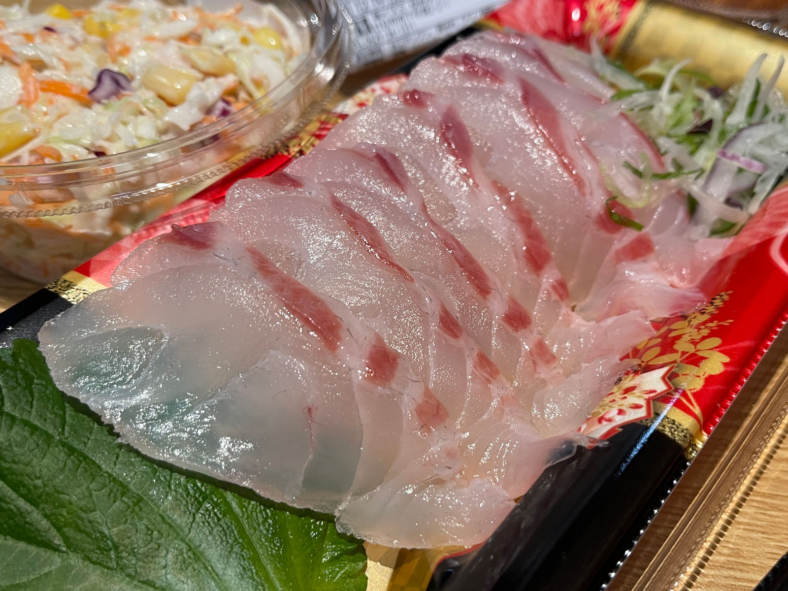 ゆめタウンのスーパーで伊予美鯛しそごま巻とすだちぶり造りを食べた！／広島県廿日市