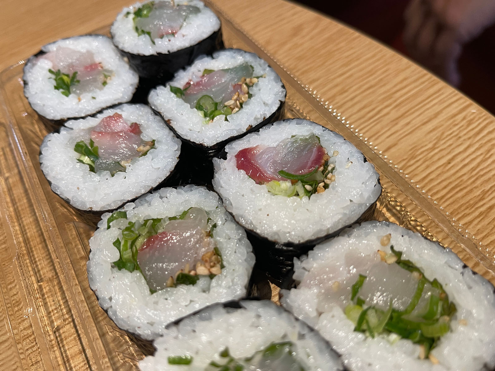 ゆめタウンのスーパーで伊予美鯛しそごま巻とすだちぶり造りを食べた！／広島県廿日市