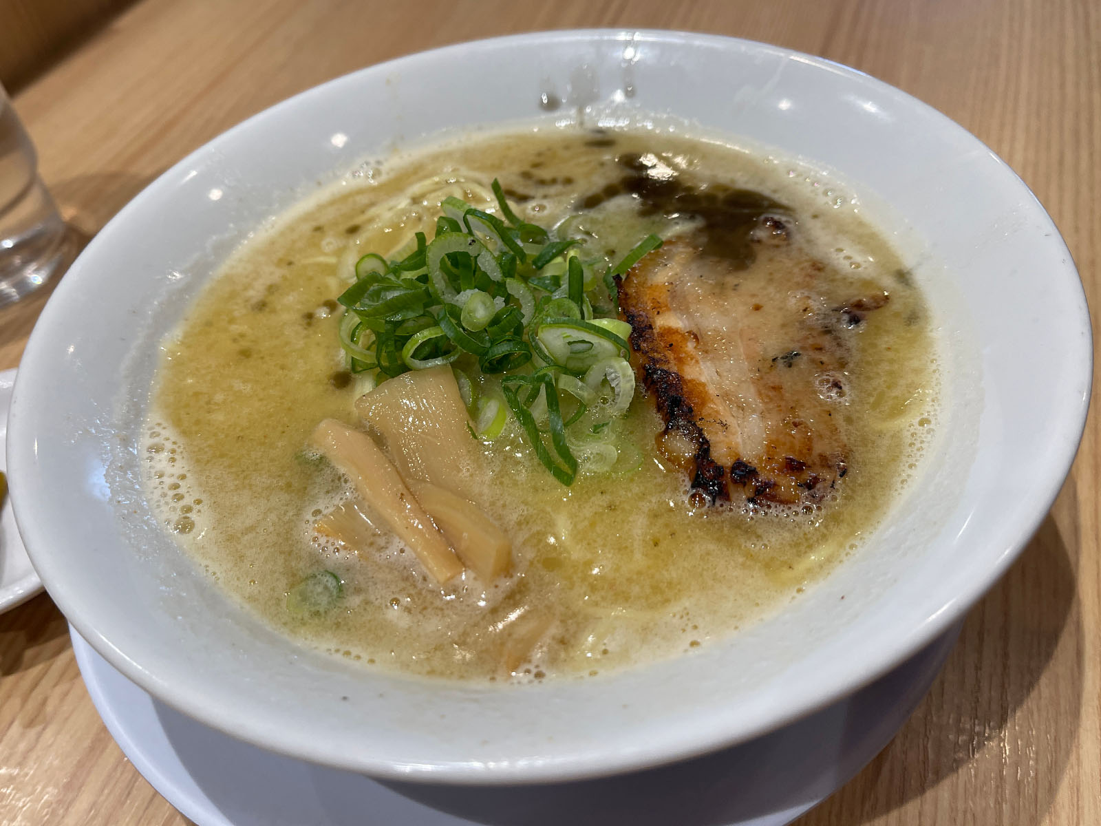 丸鶏醤油ラーメン とりの助の濃厚塩ラーメン、辛うまラーメン、唐揚げ食べた／広島県廿日市