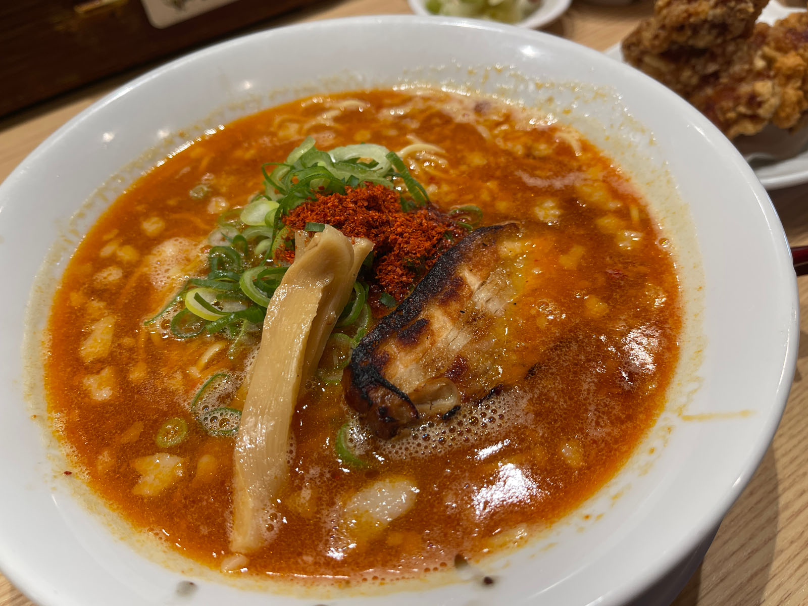 丸鶏醤油ラーメン とりの助の濃厚塩ラーメン、辛うまラーメン、唐揚げ食べた／広島県廿日市