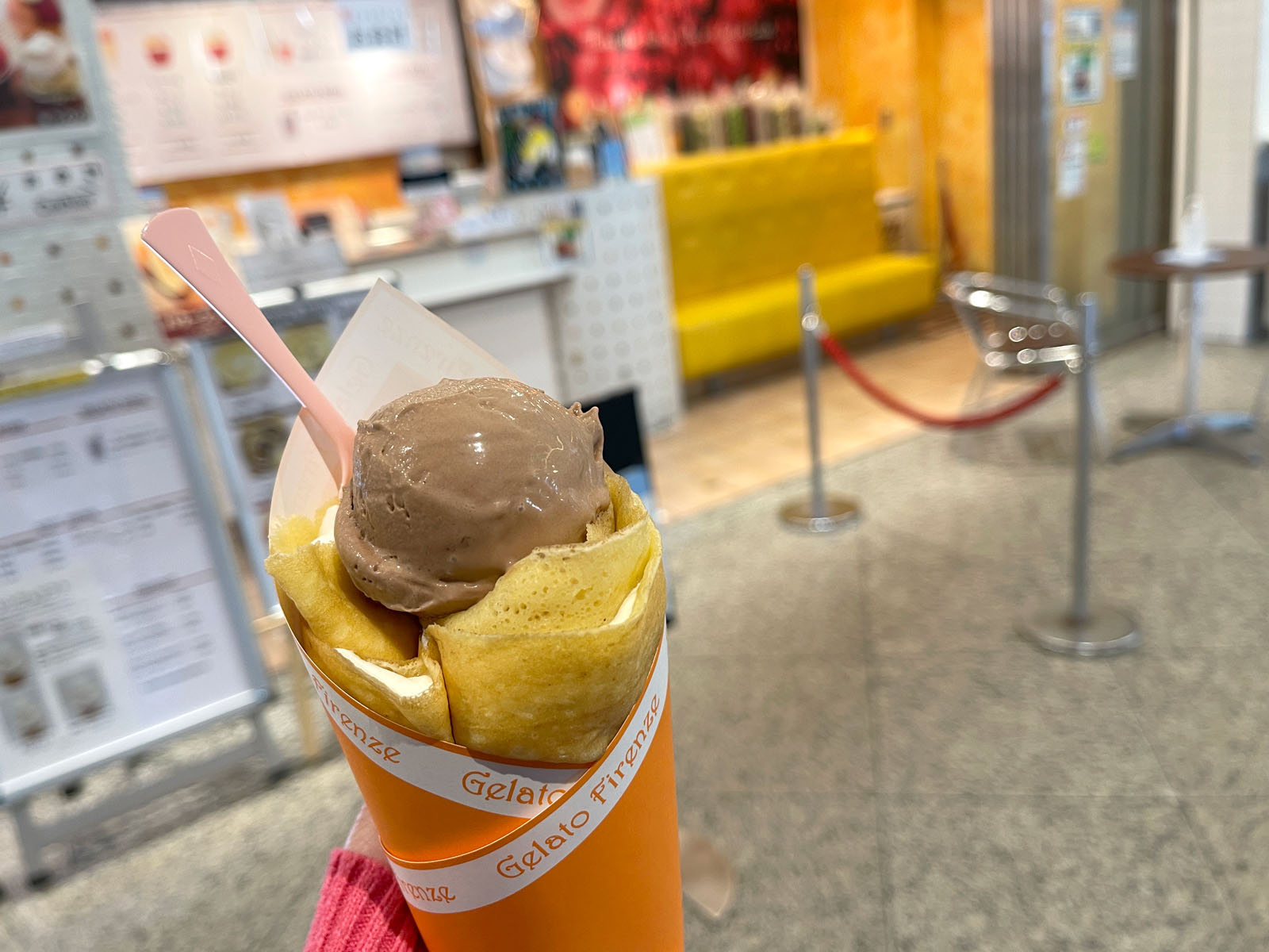 “まるごと一冊クーポンBOOK”を使ってジェラートフィレンツェのクレープ食べた／横浜みなとみらい