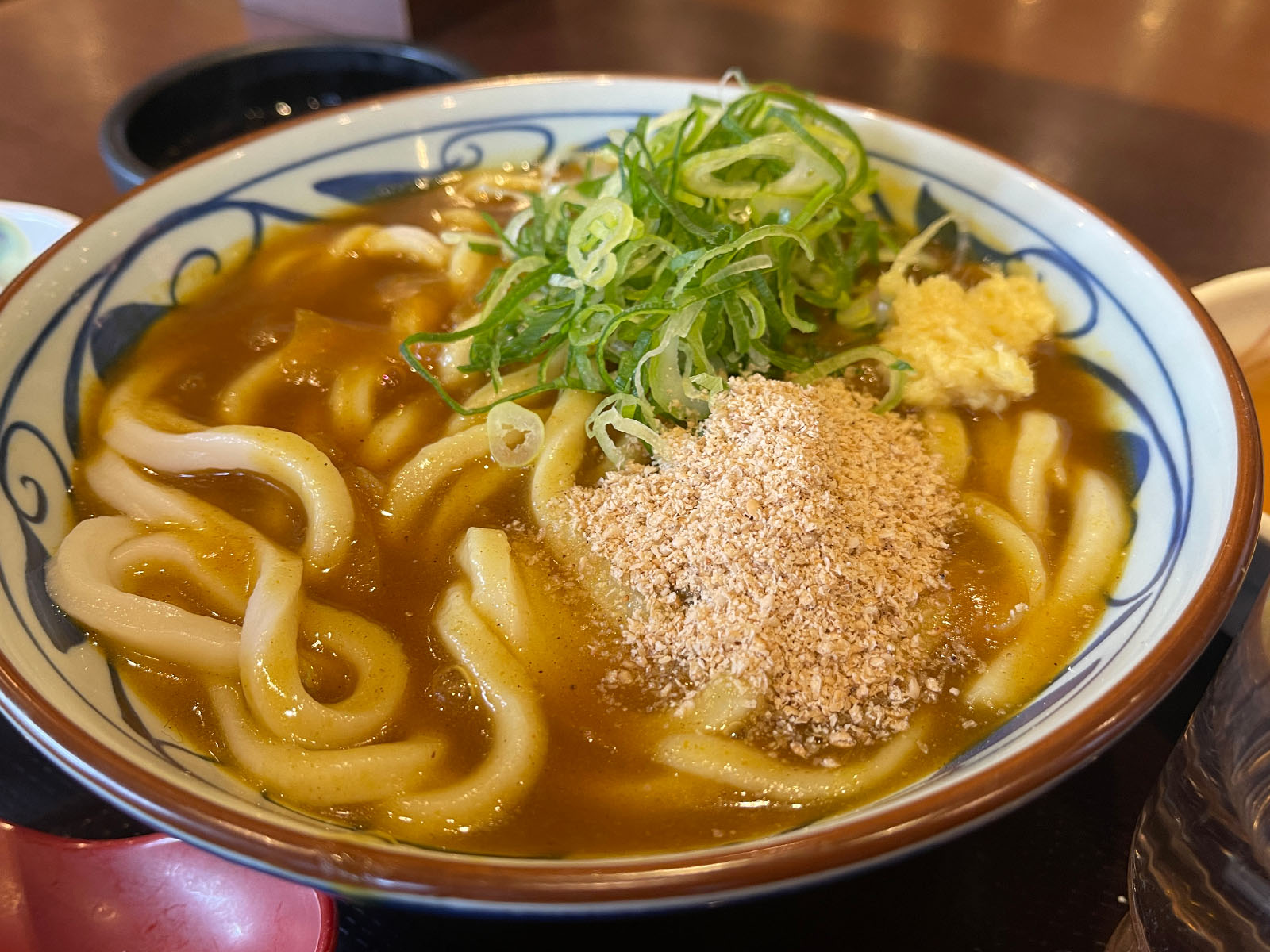 トリドールホールディングス(3397)の株主優待で、丸亀製麺のカレーうどん、かにめし食べたよ！