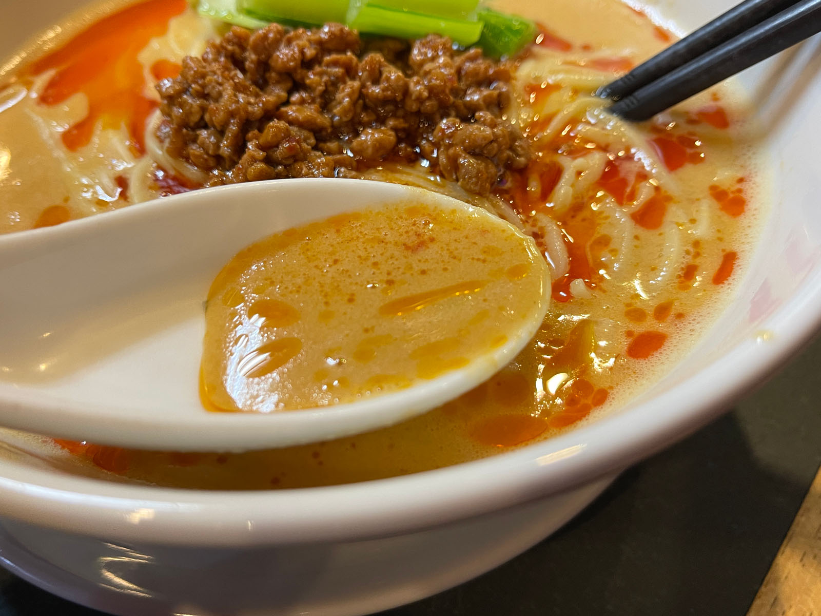 横浜中華街の揚州麺房(ヨウシュウメンボウ)で担々麺、イカチリ、焼き餃子食べた！