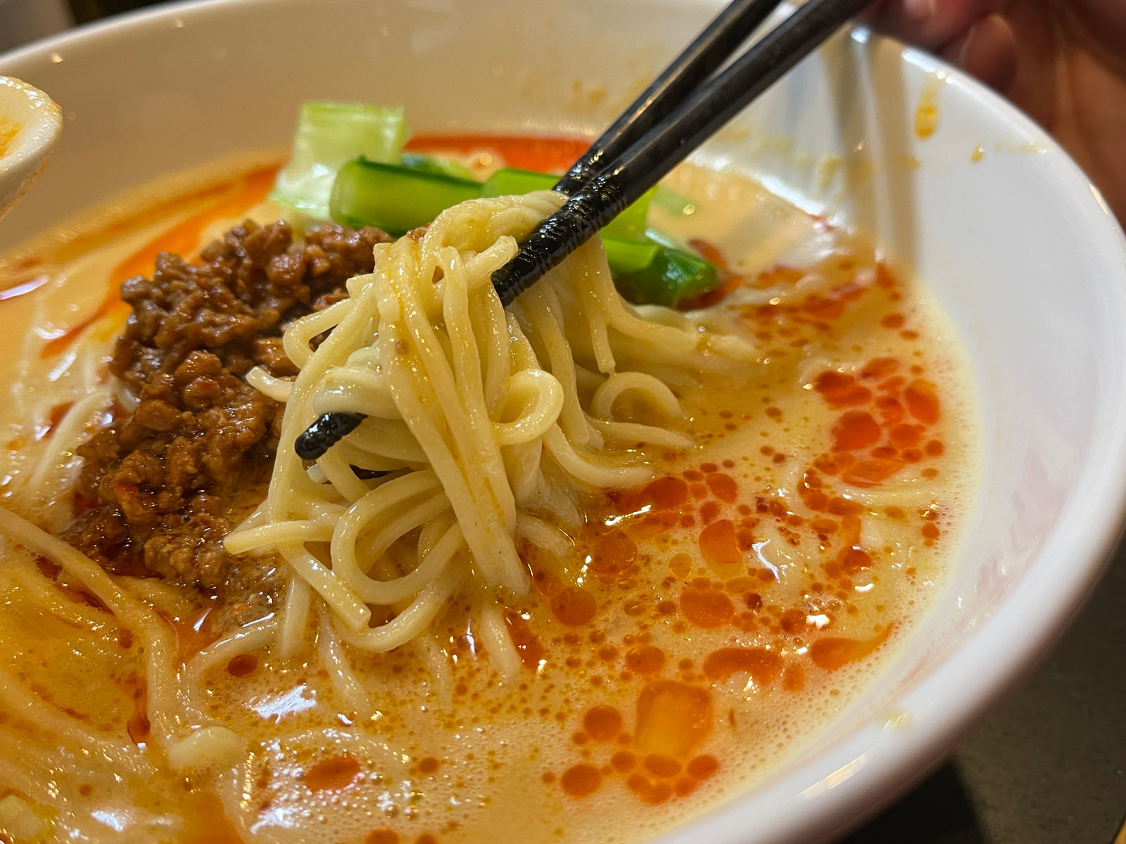 横浜中華街の揚州麺房(ヨウシュウメンボウ)で担々麺、イカチリ、焼き餃子食べた！