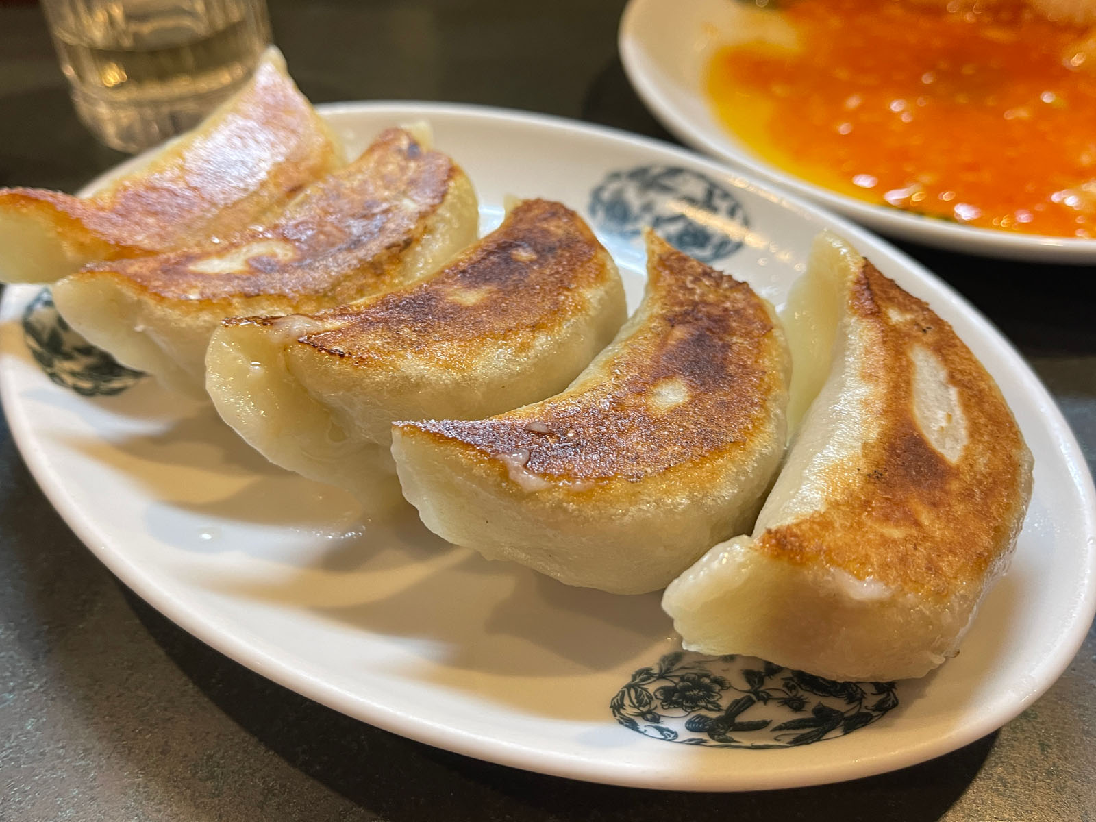 横浜中華街の揚州麺房(ヨウシュウメンボウ)で担々麺、イカチリ、焼き餃子食べた！