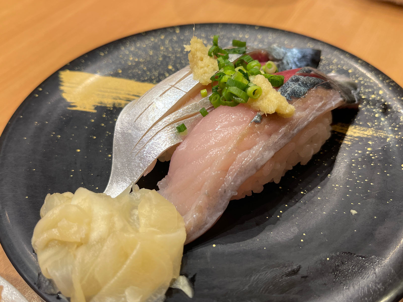 回転寿司 活一鮮で北寄貝、ほたて、寒ぞい、かぶとサーモン寿司食べた！／札幌ノルベサ
