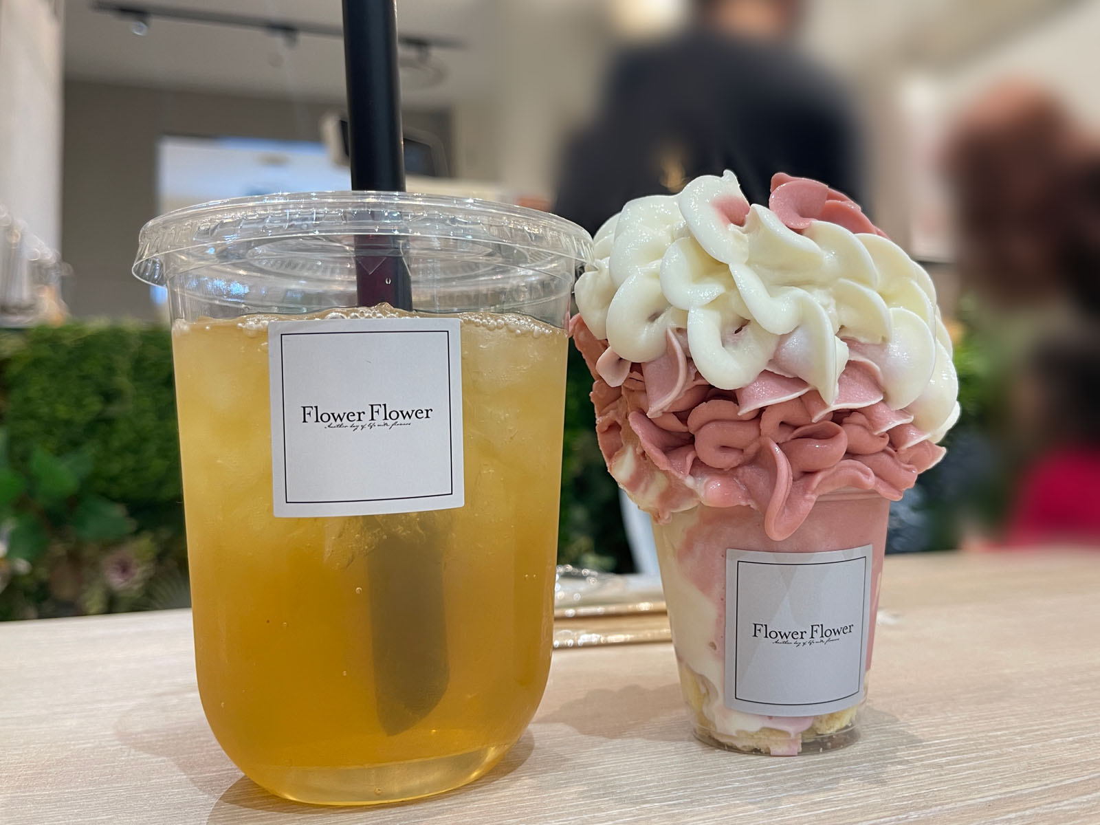 Flower Flowerのミックスフラワーソフトクリーム食べたよ！／札幌駅