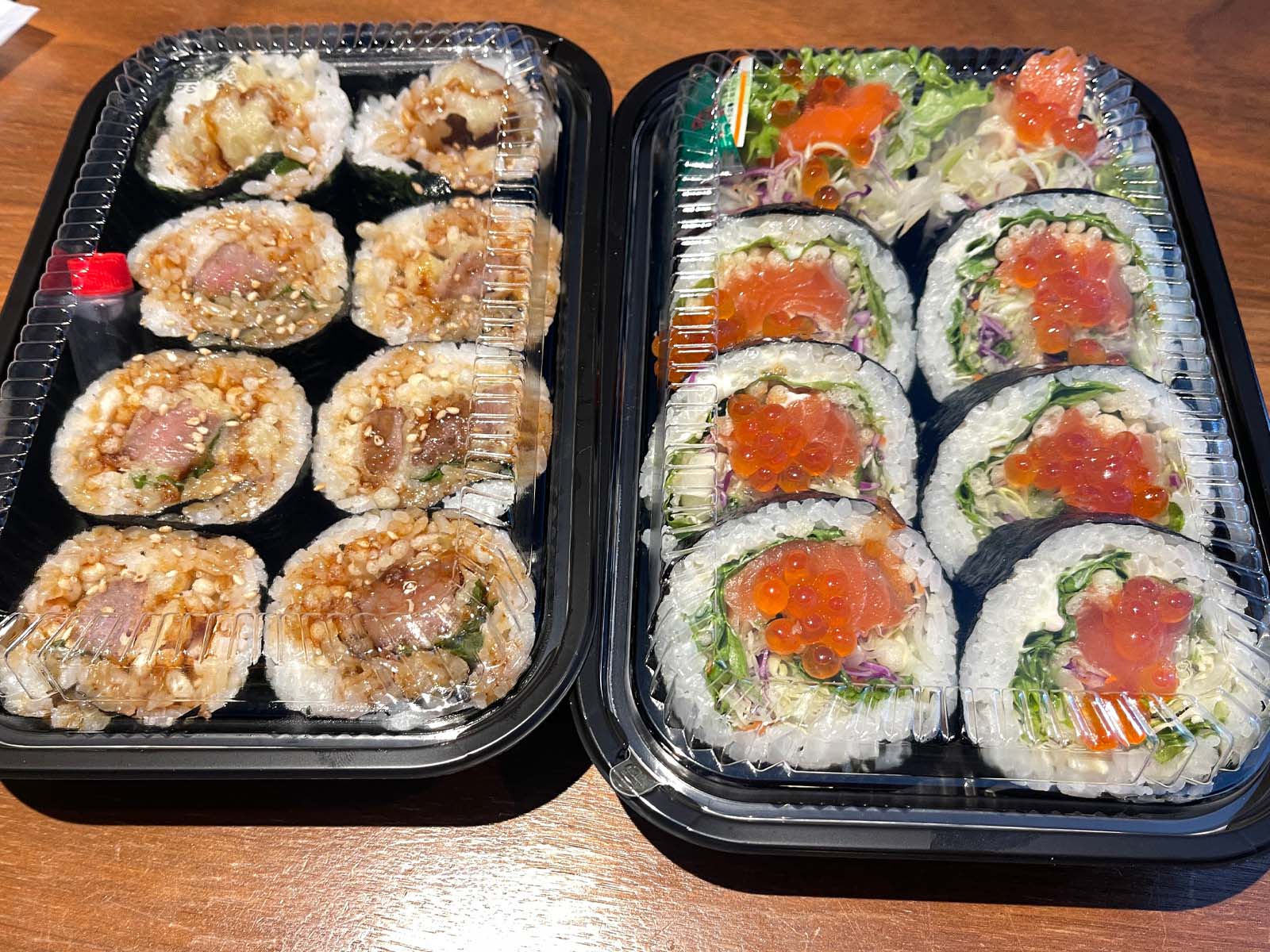 HOKKAIDO SUSHI ROLLでサーモンいくら巻きと知床和牛天ぷら巻き食べた／北海道札幌