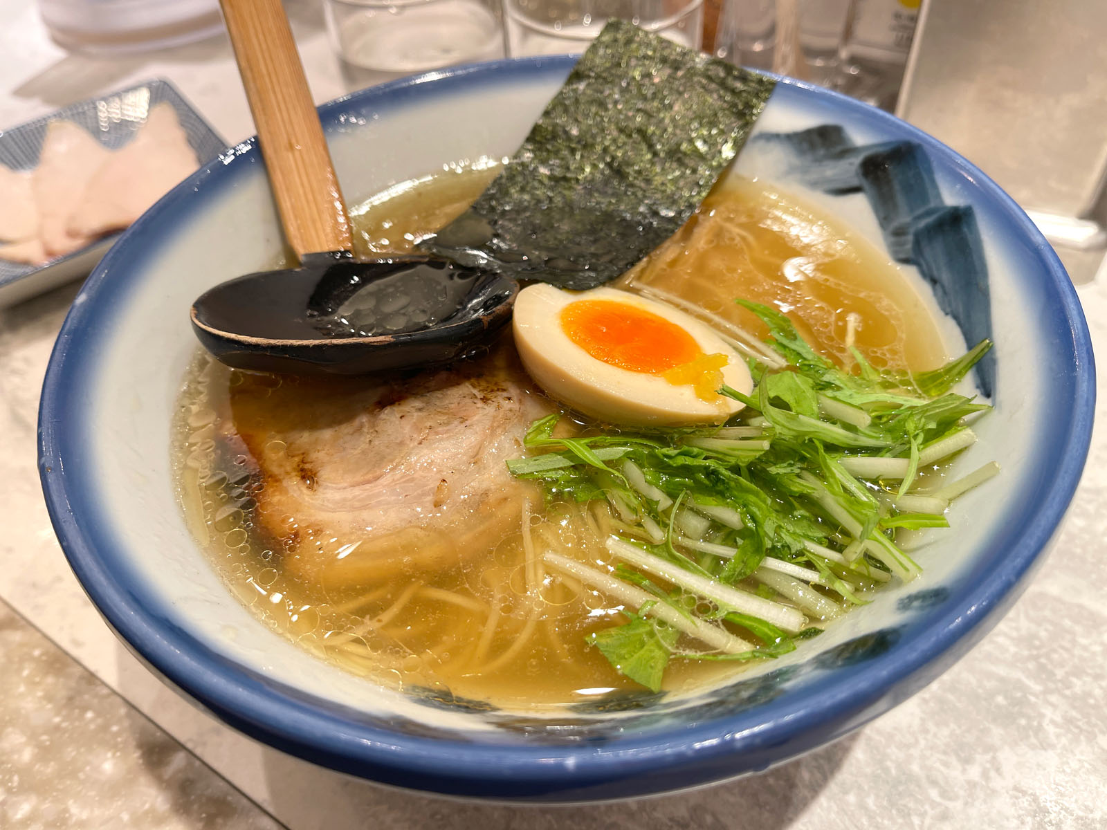 "まるごと一冊クーポンBOOK”を使ってAFURIの柚子塩らーめんと柚子露つけ麺食べた／横浜みなとみらい