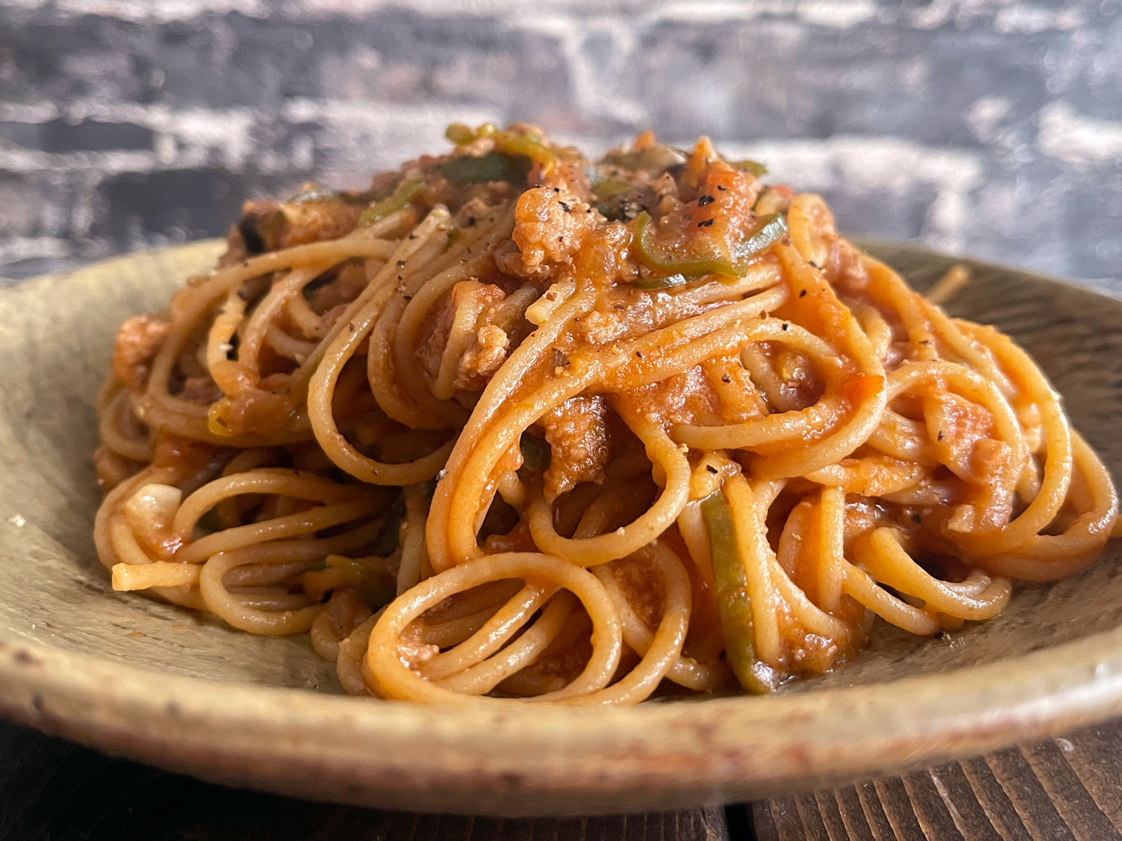 ニップンのオーマイ全粒粉スパゲッティをミートパスタ風にして食べてみた！