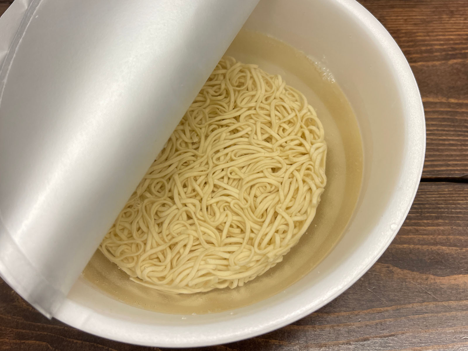 らぁ麺 飯田商店の沼津店限定 担々麺のカップ麺をセブンイレブンで買ったよ！