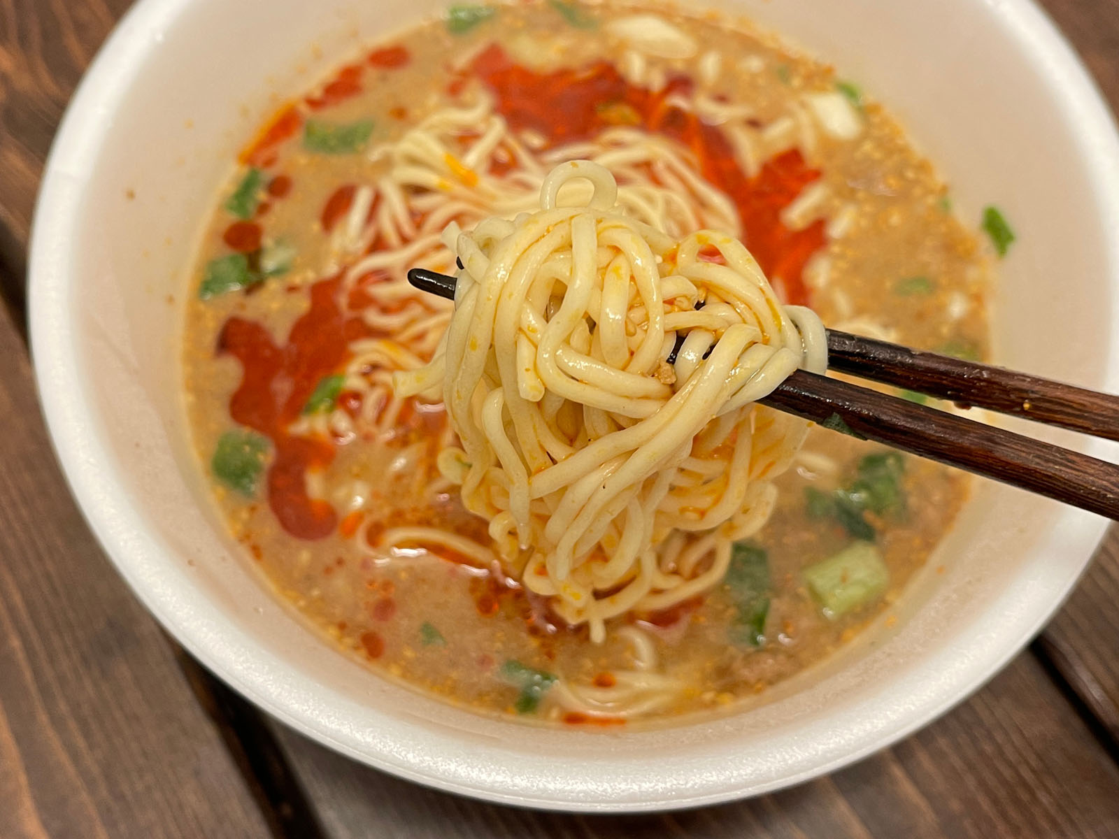 らぁ麺 飯田商店の沼津店限定 担々麺のカップ麺をセブンイレブンで買ったよ！