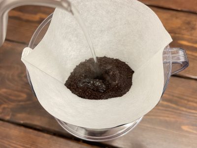 コーヒー機器販売メーカー”Kalita(カリタ)”がプロデュースした「pLus&Kalita」で珈琲飲んだ！／横浜元町